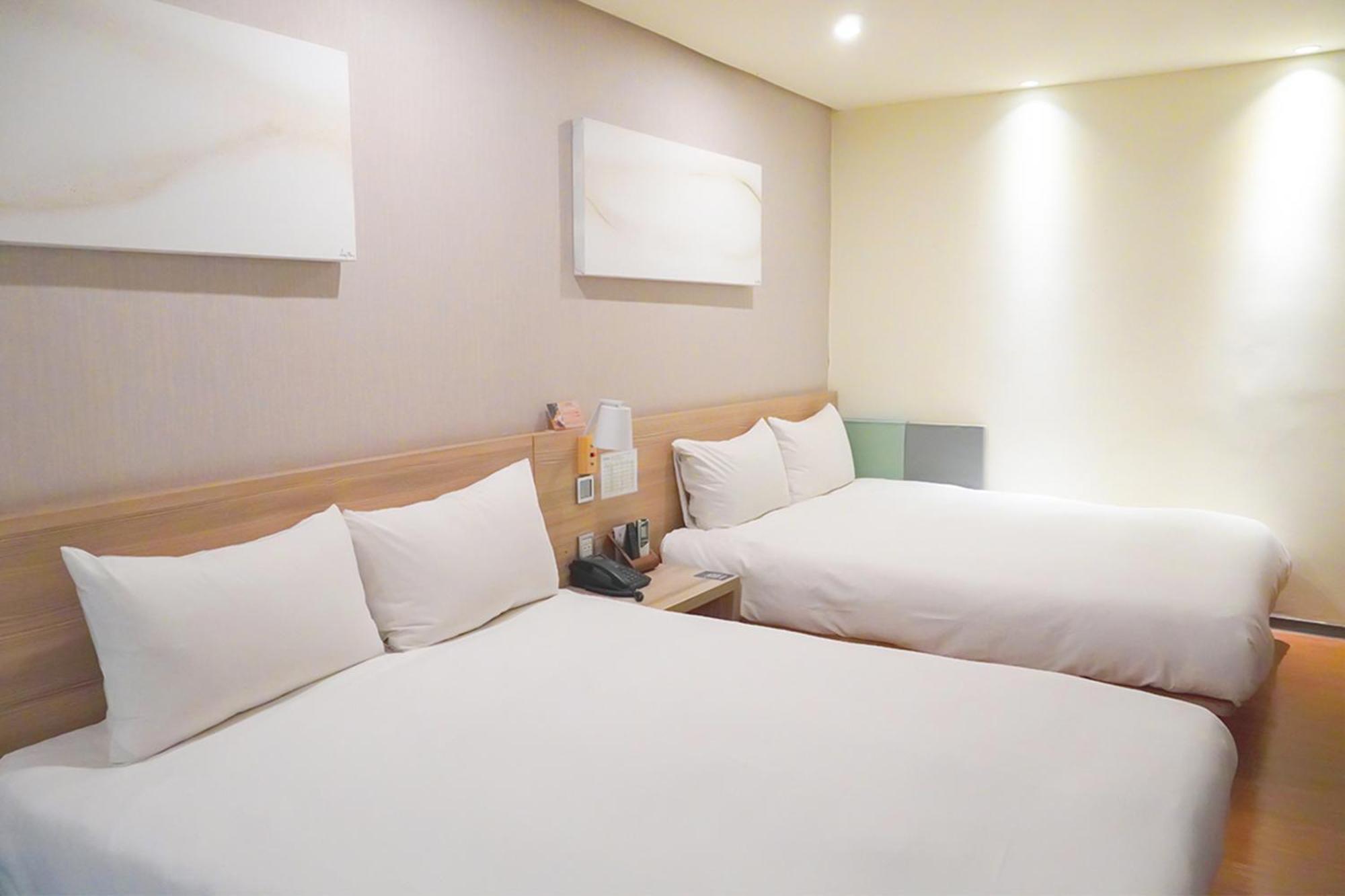 Smile 73 Hotel Taichung Buitenkant foto