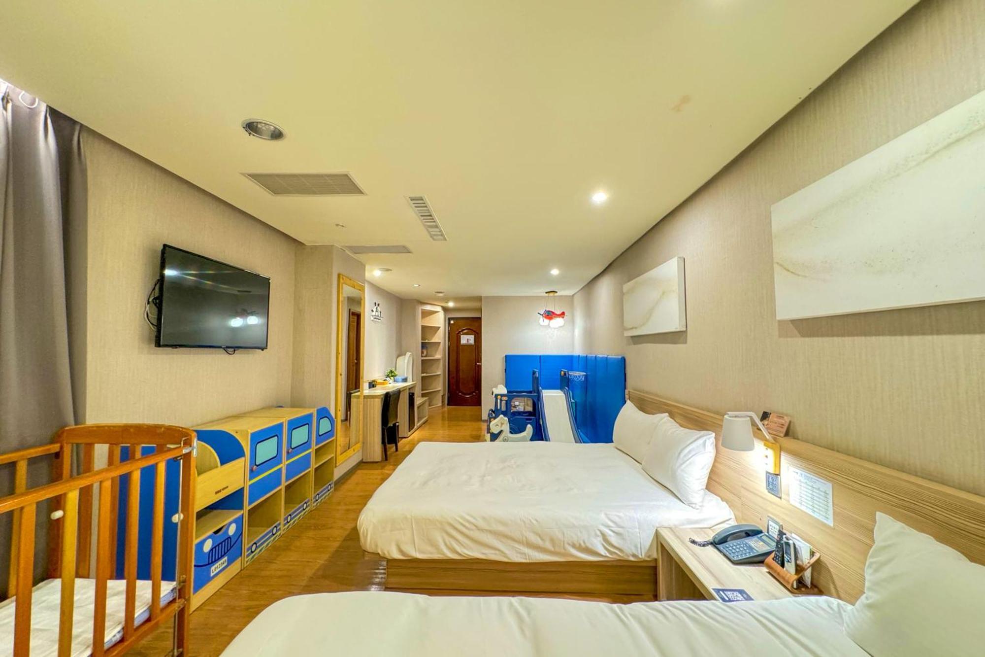 Smile 73 Hotel Taichung Buitenkant foto