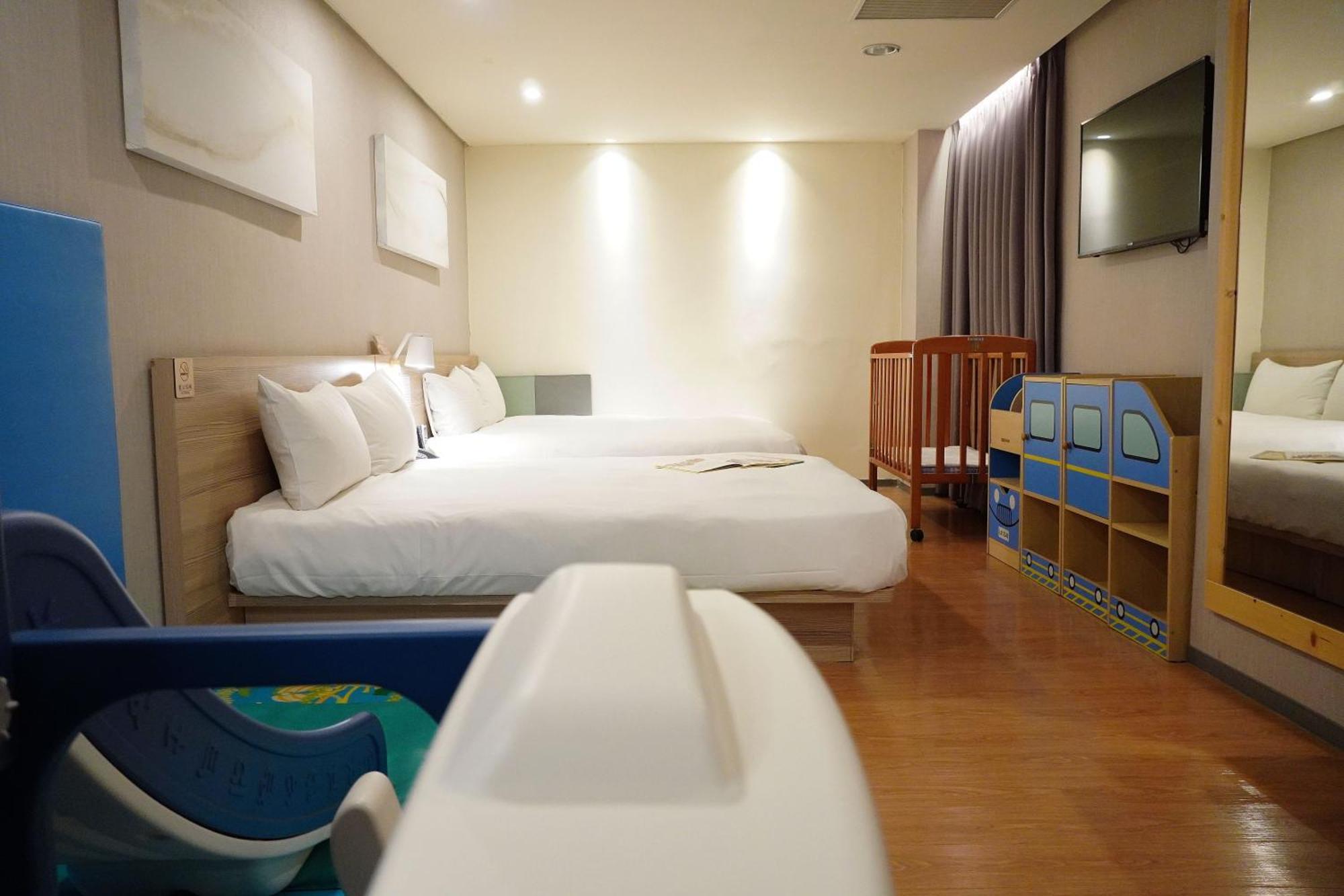 Smile 73 Hotel Taichung Buitenkant foto