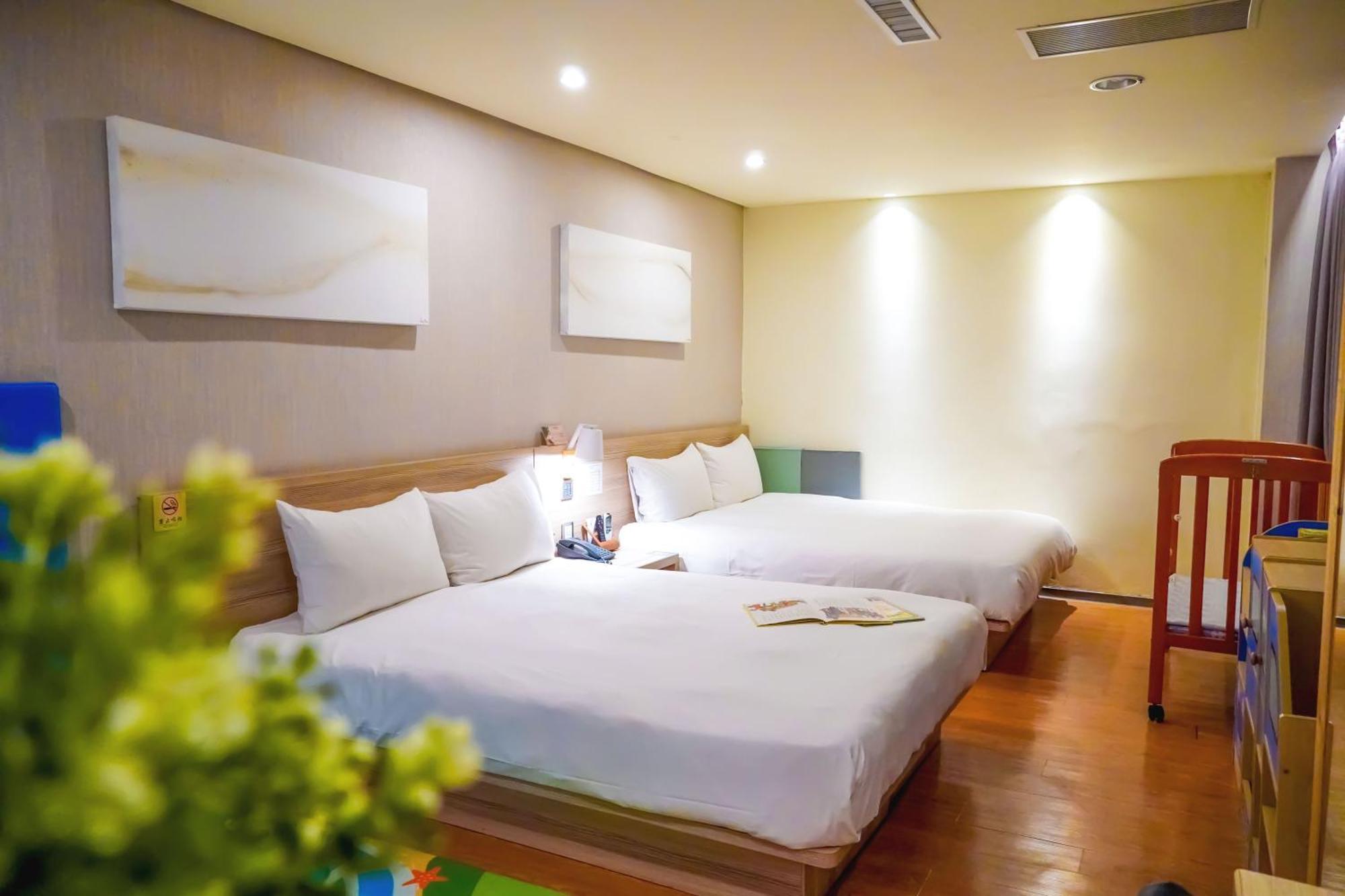 Smile 73 Hotel Taichung Buitenkant foto
