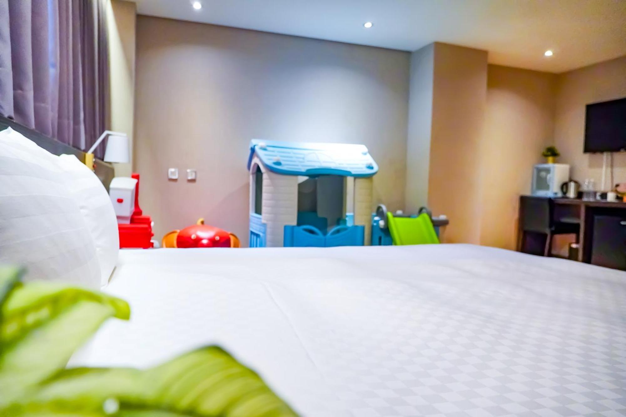 Smile 73 Hotel Taichung Buitenkant foto