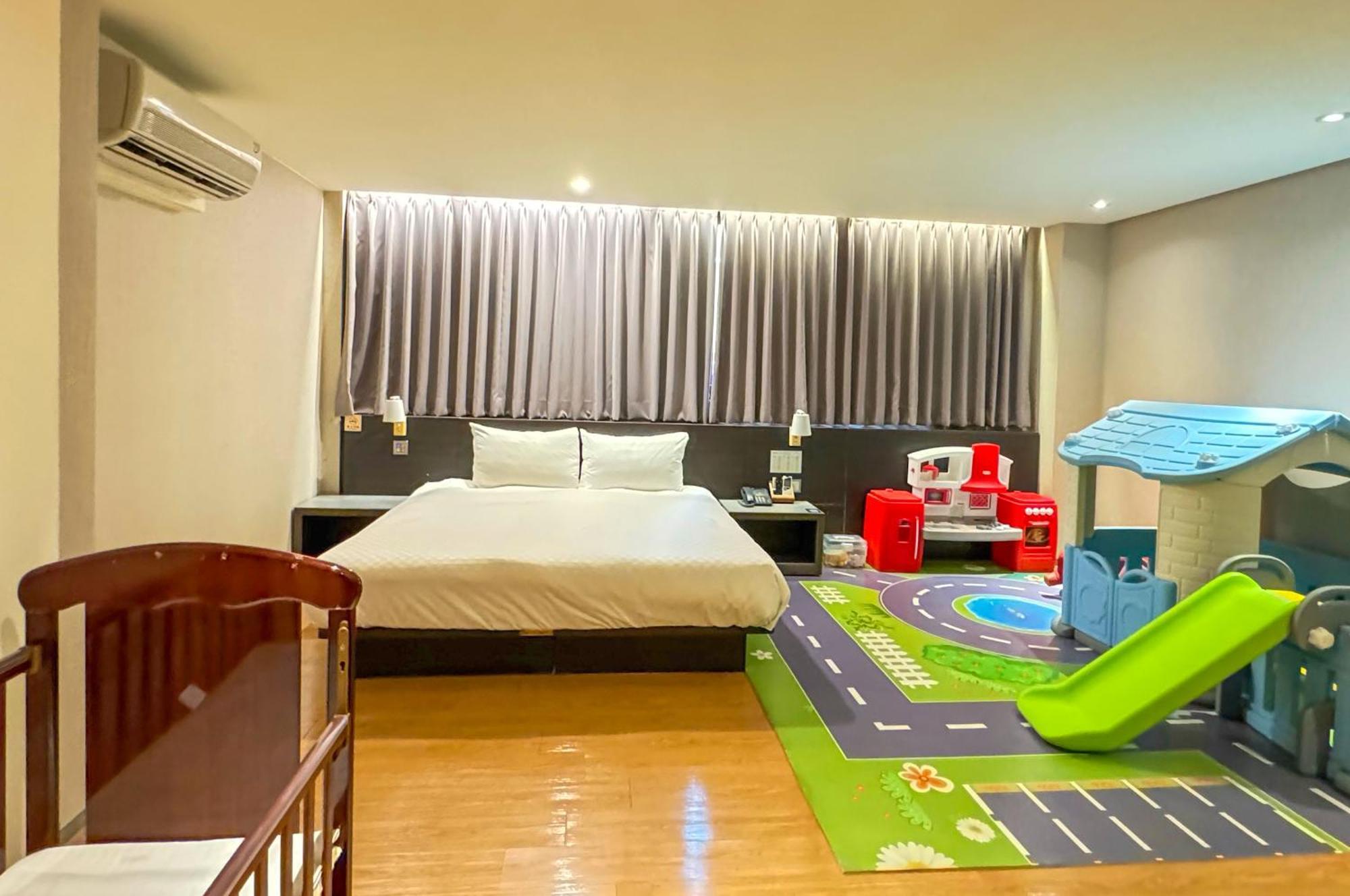 Smile 73 Hotel Taichung Buitenkant foto