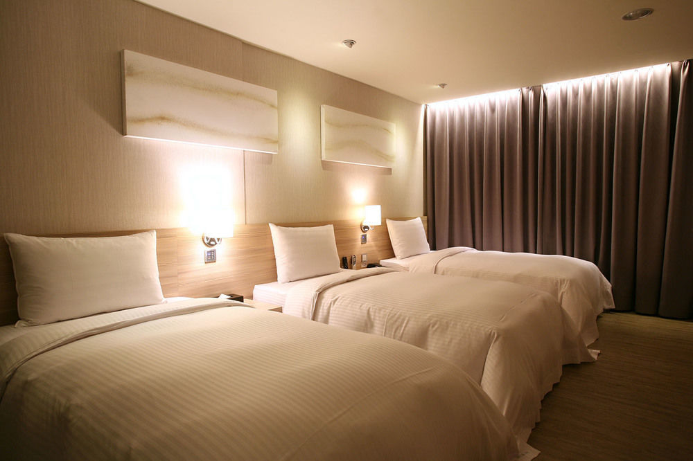 Smile 73 Hotel Taichung Buitenkant foto