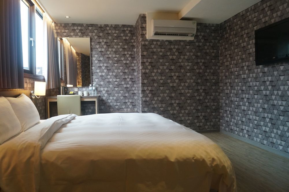 Smile 73 Hotel Taichung Buitenkant foto