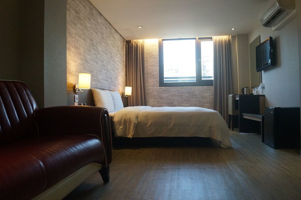 Smile 73 Hotel Taichung Buitenkant foto